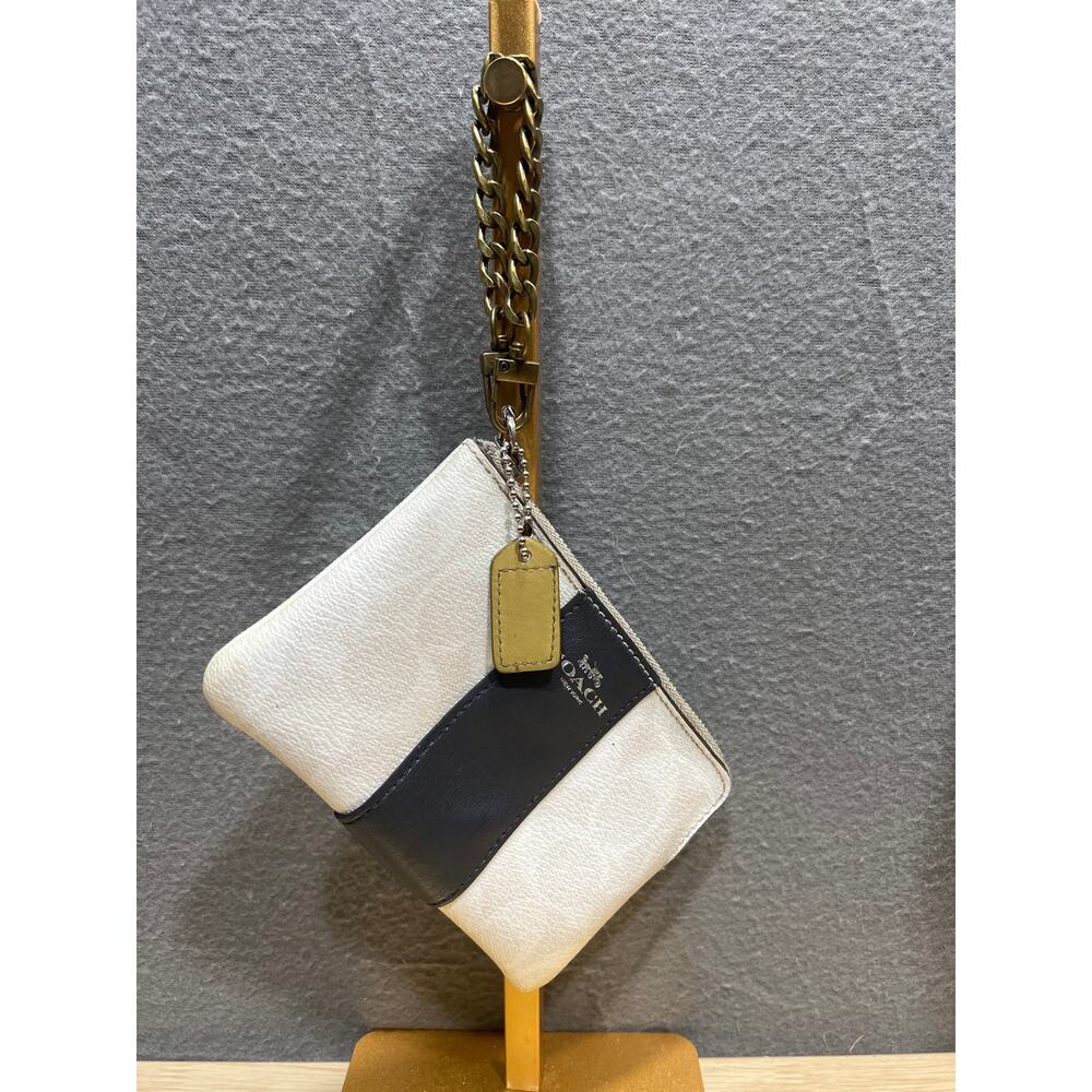 Coach F58035 Corner Zip Wristlet in Signature Canvas Beige/Black (Read) - Picture 2 of 11